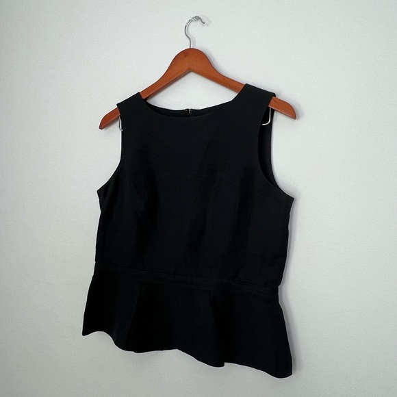 Elegant Black Sleeveless Top - Picture 6 of 6